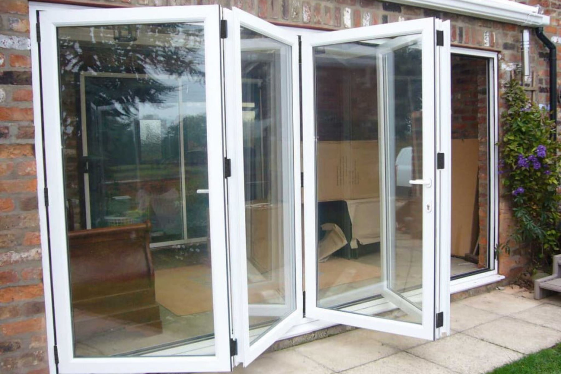 Cửa mở xếp gấp nhôm Xingfa hệ 63